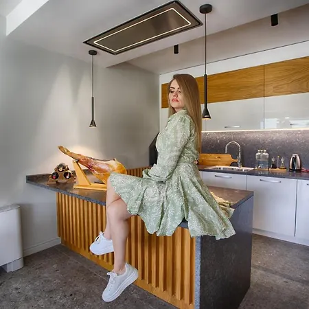 Mountain Hill Luxury Madzhare