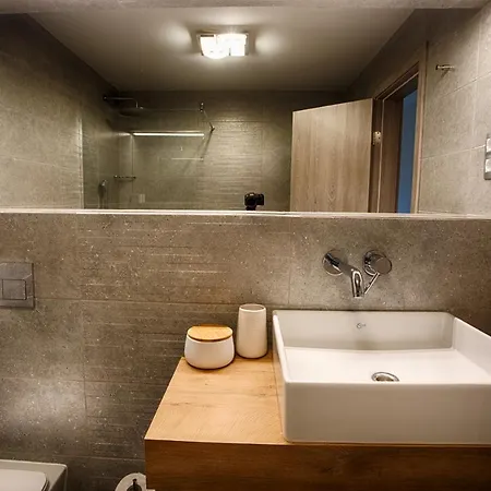 Mountain Hill Luxury * Madzhare