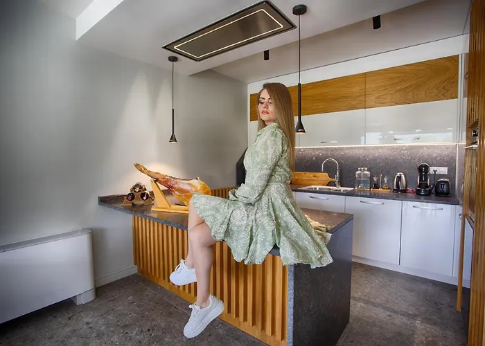 Mountain Hill Luxury Madzhare