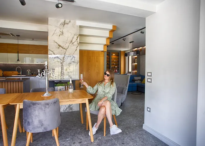 Willa Mountain Hill Luxury Madzhare